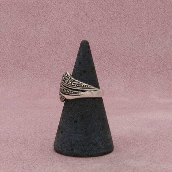 sterling silver marcasite studded ring size 5 - Picture 2 of 3